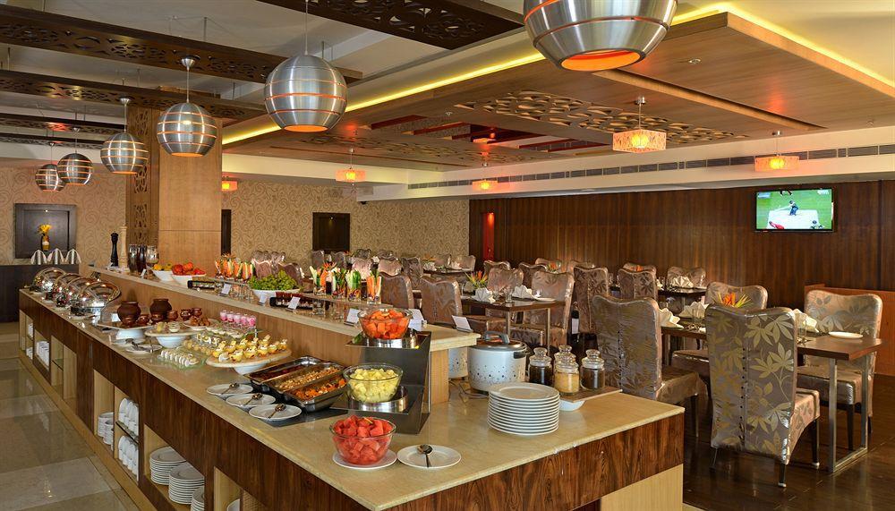 Fortune Select Grand Ridge - Member ITC Hotel Group Tirupati Exterior foto The buffet at the hotel