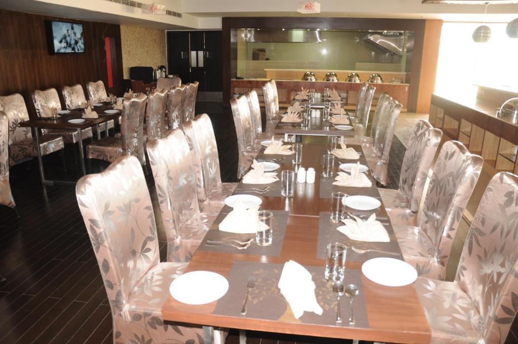 Fortune Select Grand Ridge - Member ITC Hotel Group Tirupati Exterior foto A restaurant in India