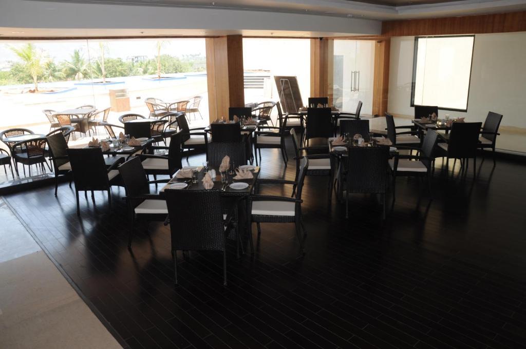 Fortune Select Grand Ridge - Member ITC Hotel Group Tirupati Exterior foto The restaurant