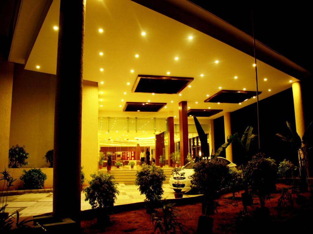 Fortune Select Grand Ridge - Member ITC Hotel Group Tirupati Exterior foto The lobby of the hotel