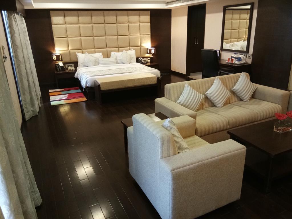 Fortune Select Grand Ridge - Member ITC Hotel Group Tirupati Exterior foto A suite at the Taj Bengal