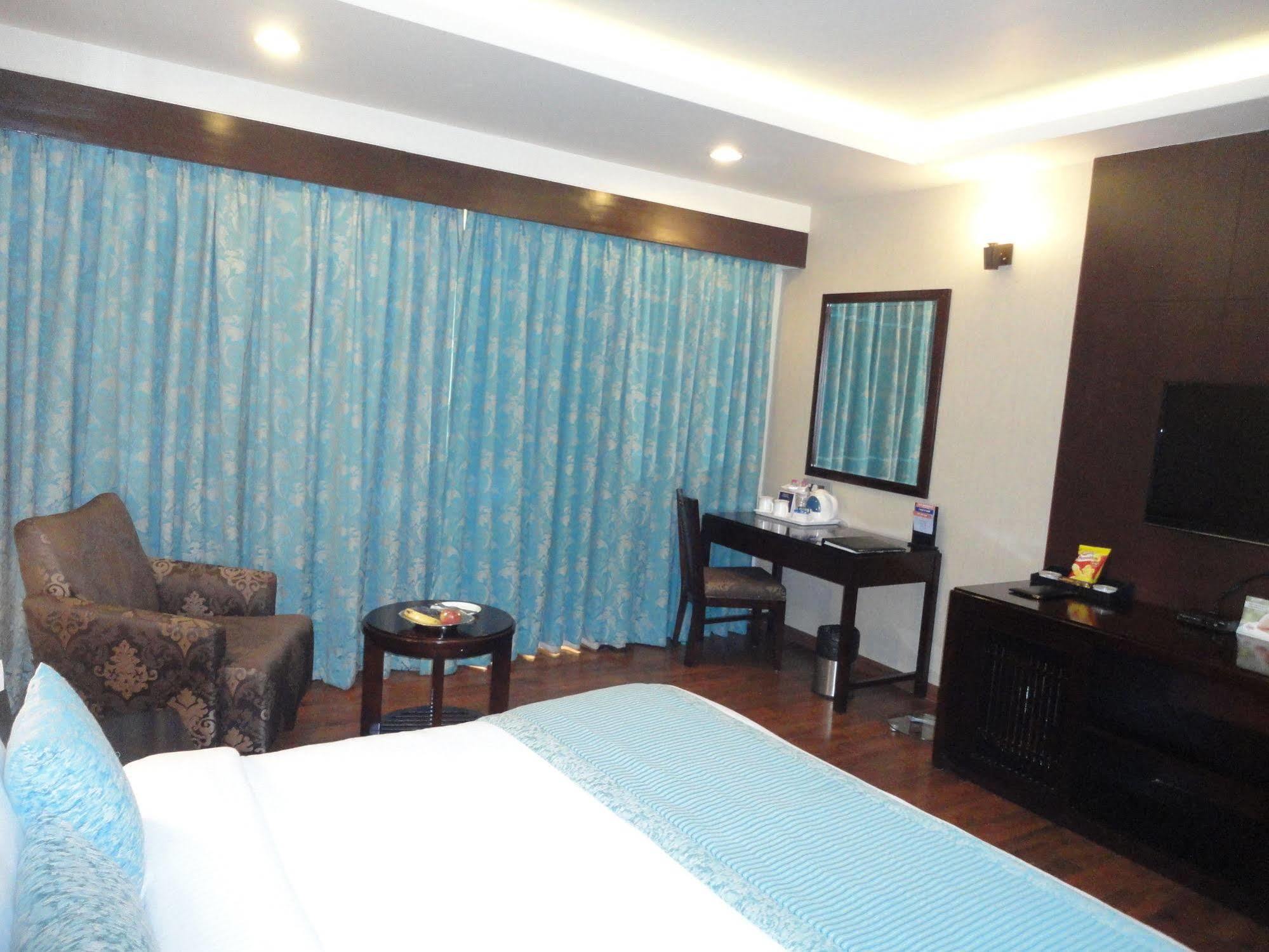 Fortune Select Grand Ridge - Member ITC Hotel Group Tirupati Exterior foto A room at the hotel