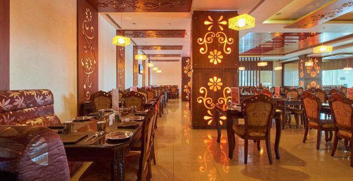 Fortune Select Grand Ridge - Member ITC Hotel Group Tirupati Exterior foto The interior of a typical buffet restaurant