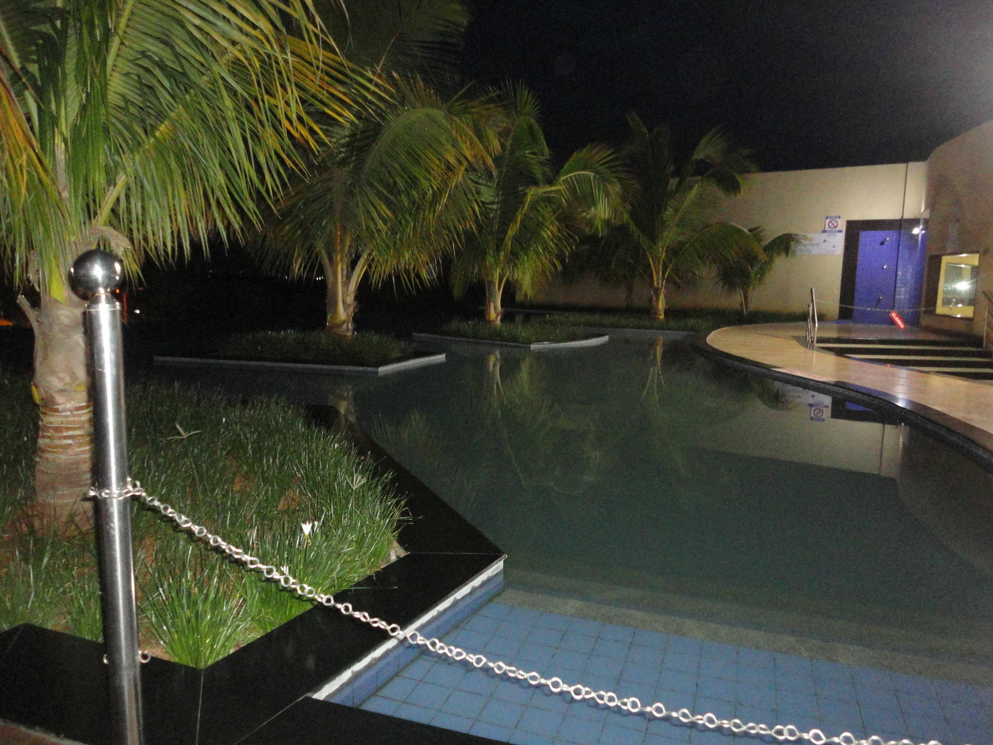 Fortune Select Grand Ridge - Member ITC Hotel Group Tirupati Exterior foto The pool at the hotel